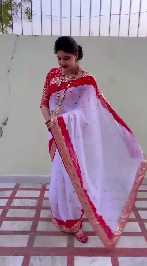 সিকুয়েন্স শাড়ি।